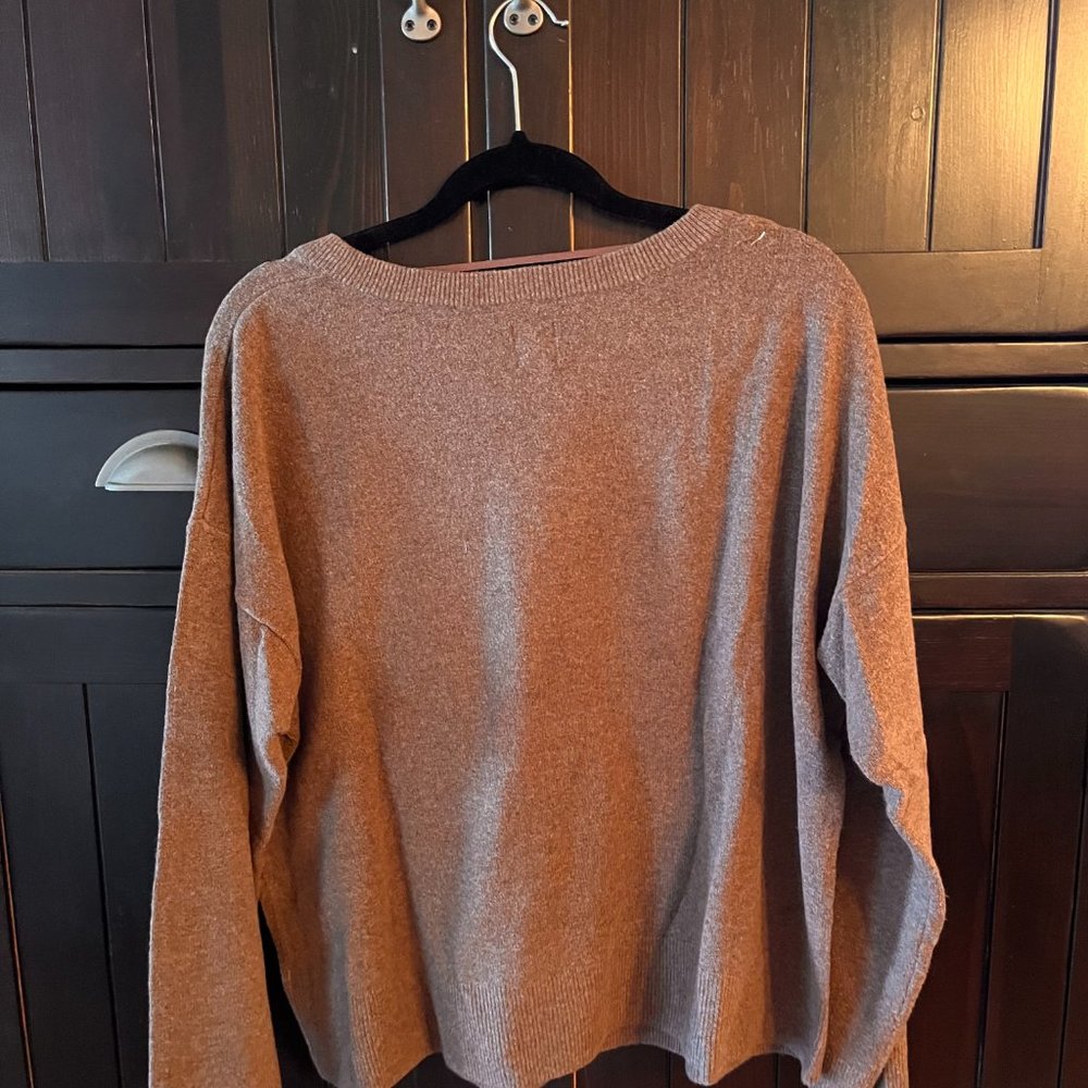 Gap Sweater - Picture 2 of 3